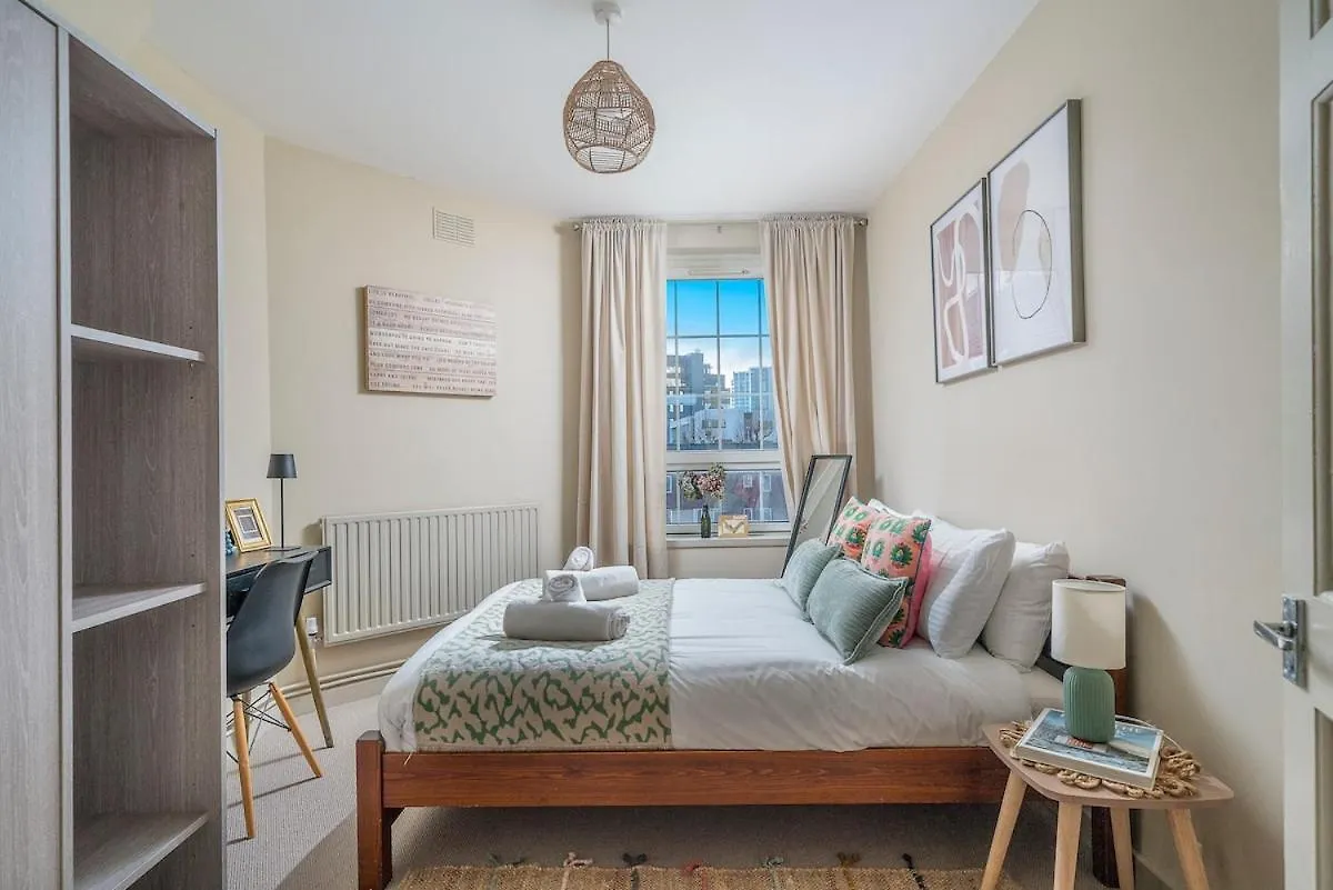 Stylish 1-Bed Spitalfields Apt - Sleeps 4 -Zone 1 London United Kingdom