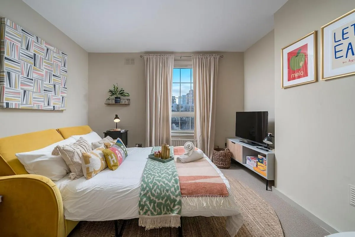 Stylish 1-Bed Spitalfields Apt - Sleeps 4 -Zone 1 London 0*,  United Kingdom