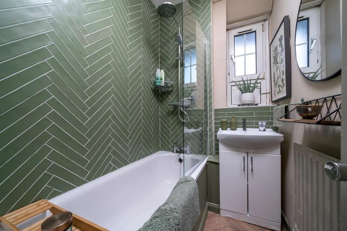 Stylish 1-Bed Spitalfields Apt - Sleeps 4 -Zone 1 London