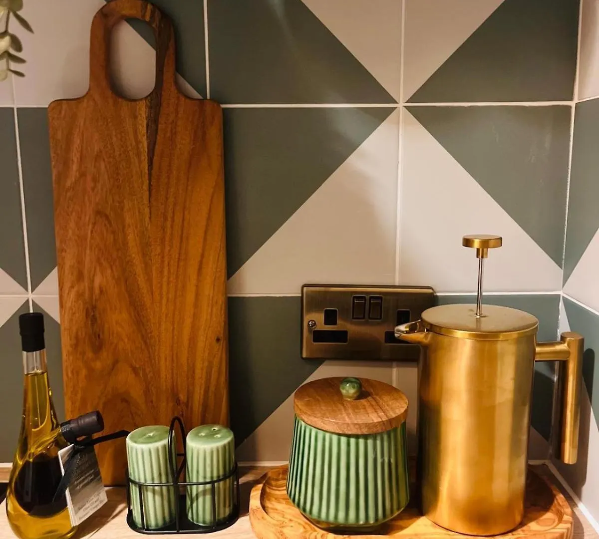 Stylish 1-Bed Spitalfields Apt - Sleeps 4 -Zone 1 London