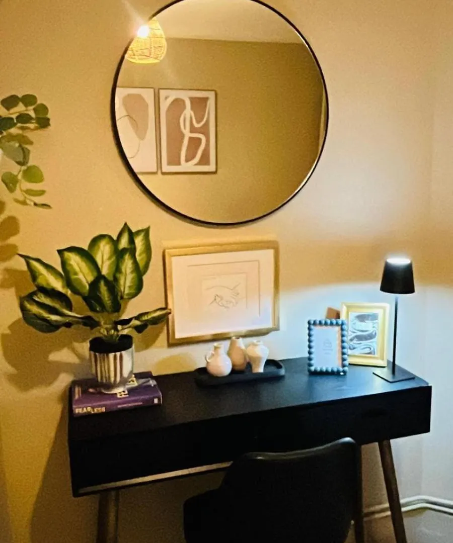 Stylish 1-Bed Spitalfields Apt - Sleeps 4 -Zone 1 London 0*,  United Kingdom