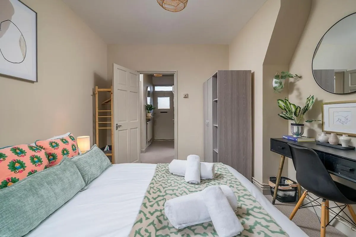 Stylish 1-Bed Spitalfields Apt - Sleeps 4 -Zone 1 Londyn Apartament