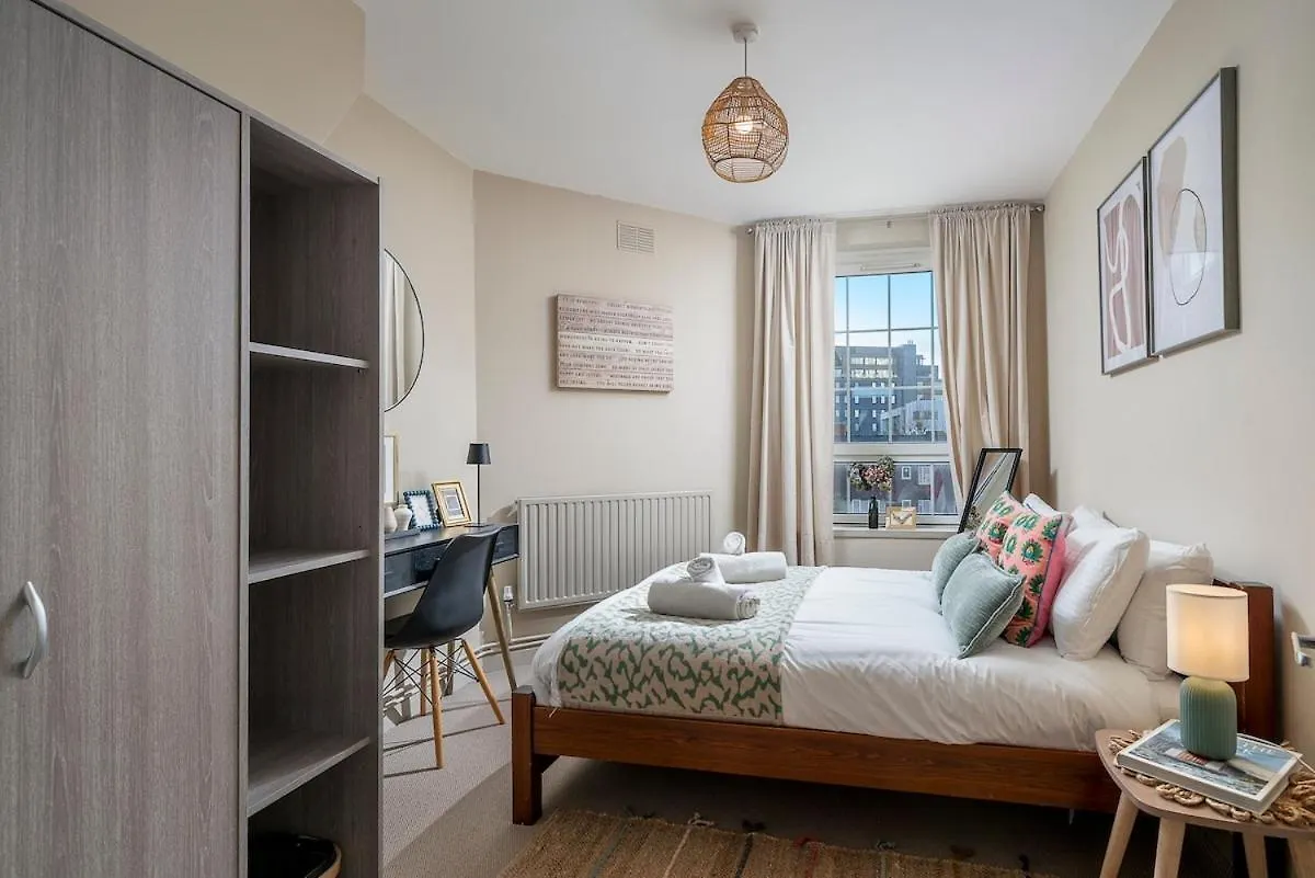 Stylish 1-Bed Spitalfields Apt - Sleeps 4 -Zone 1 Londyn