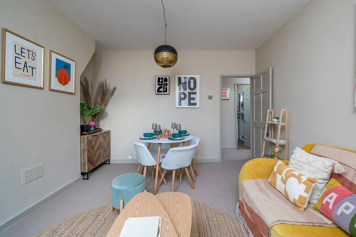Stylish 1-Bed Spitalfields Apt - Sleeps 4 -Zone 1 Londyn Apartament